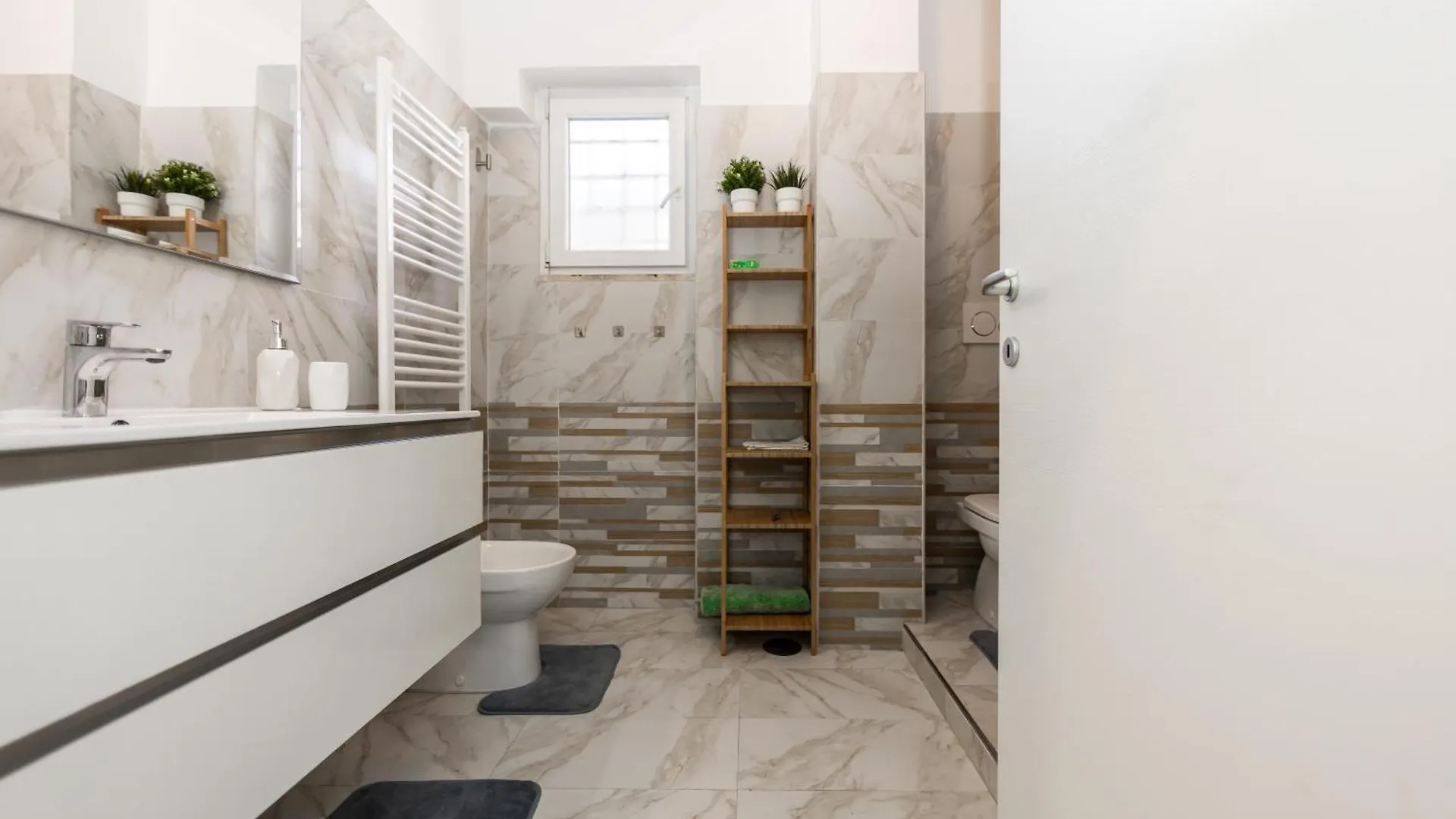 Apartment Lotus - Appartamento Sul Mare A Ostia Con Giardino Relax